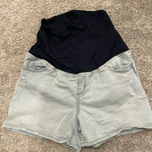 Maternity over-the-tummy shorts